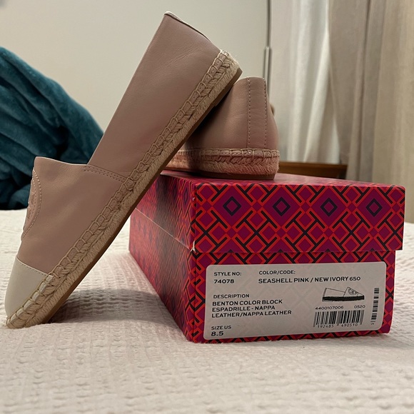 Brand new Tory Burch shoes, Size 8.5, Seashell Pink sandal - Picture 2 of 9